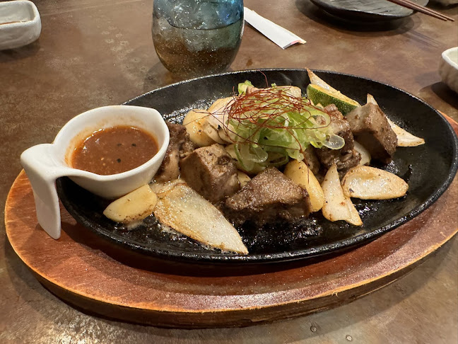 〒904-0031 沖縄県沖縄市上地１丁目１３−２０