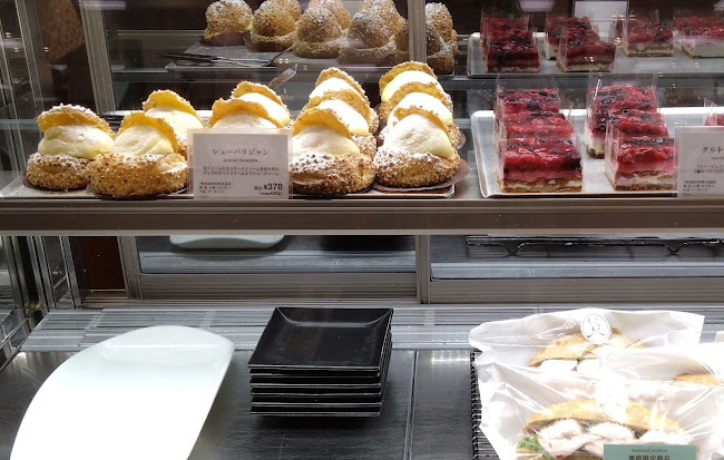 Opinii despre メゾンカイザー 伊勢丹立川店 în 立川市 - 飲食業