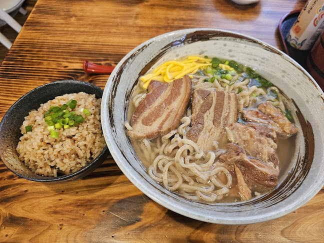 沖縄そば にぃぶんじゃ〜 - 沖縄市