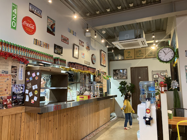 Comentarii opinii despre ペリペリチキン 本店 フォレストマーケットライカム クリスマスチキン