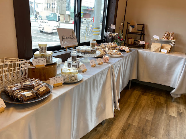 Opinii despre cake&coffee ぽっくる în 富山市 - 飲食業