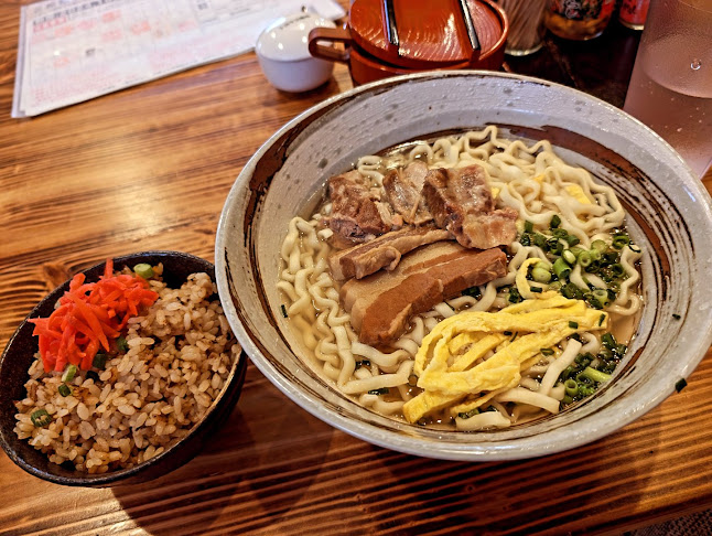 〒904-2142 沖縄県沖縄市登川２丁目１０−１