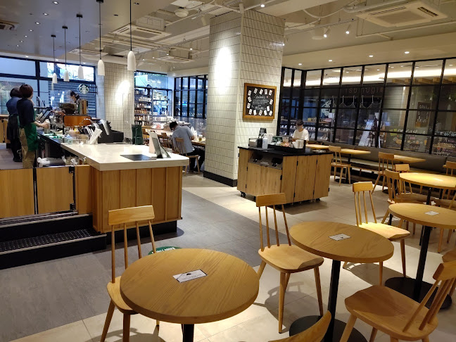 Comentarii opinii despre スターバックス コーヒー エトモあざみ野店