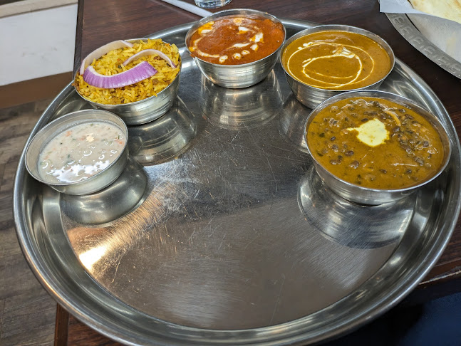 スズキパンジャブ レストラン&カフェ：インドカレー、ビリヤニ、ケバブ - 飲食業