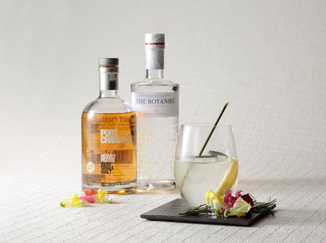 バー「ベイ・ウエスト」 - 横浜市