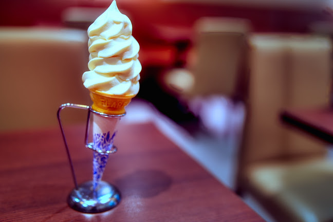 ホリーズカフェ 三宮さんプラザ店 - 神戸市