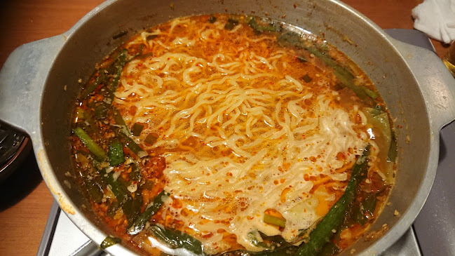 Comentarii opinii despre 和牛もつ鍋処 鍋光