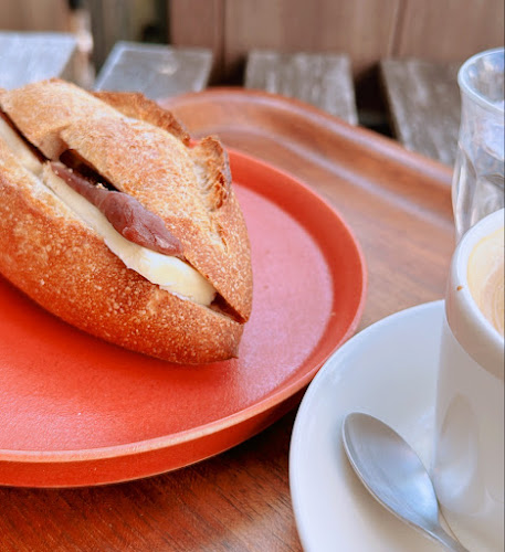 ブーランジェリー オンニ - 飲食業