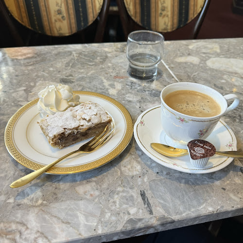 ウィーン菓子 シュトラウス - 飲食業