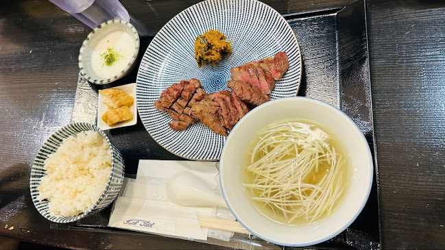 炭焼牛たん東山 沖縄リウボウ店