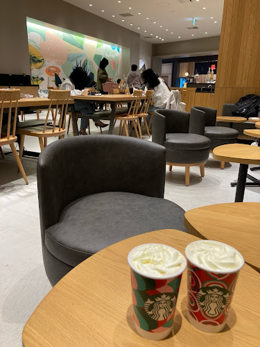 Opinii despre スターバックス コーヒー 名古屋則武新町1階店 în 名古屋市 - 飲食業