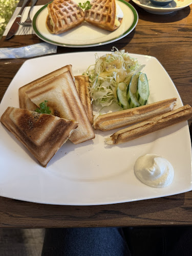 〒810-0022 福岡県福岡市中央区薬院２丁目１４−２６