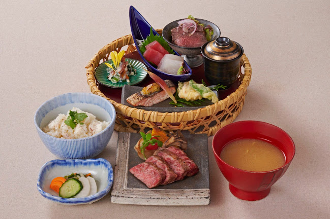 Comentarii opinii despre ダイナミックキッチン＆バー 響 横浜スカイビル店