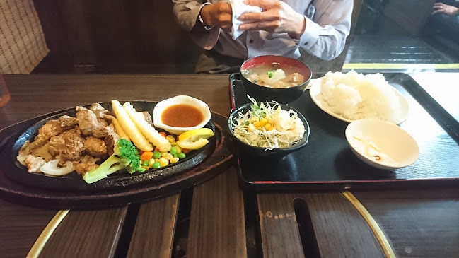 〒905-0011 沖縄県名護市宮里１４１０−１ 2F