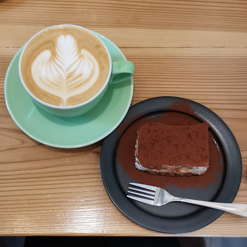 Opinii despre アンドバリシエ în 長崎市 - 飲食業