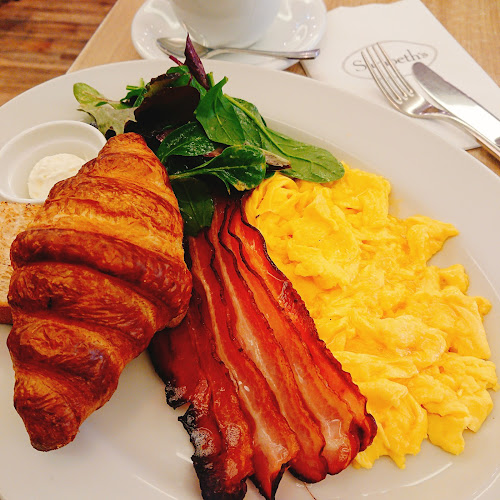 Comentarii opinii despre サラベス 東京店