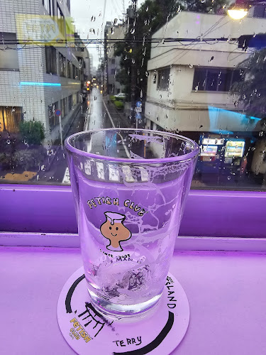 FETISH CLUB Tokyo BrewLab＋Bar ークラフトビール醸造所併設のビアバー - 港区