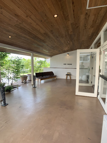 カフェ フレディ - 飲食業