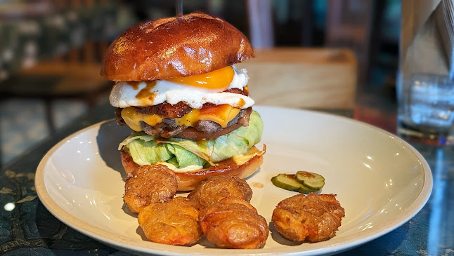 OVERWHELM HAMBURGER and BAR STAND - 目黒区