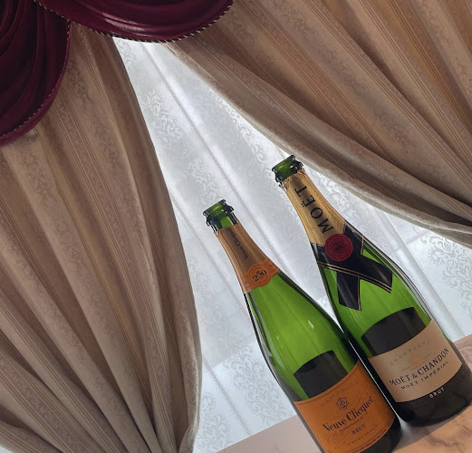 コンセプトカフェ&バー ルミエール - 飲食業