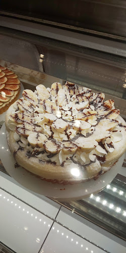 カフェ青山 岡山本店 - 飲食業