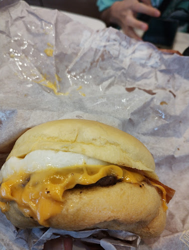 マクドナルド 横浜ベイクォーター店 - 飲食業