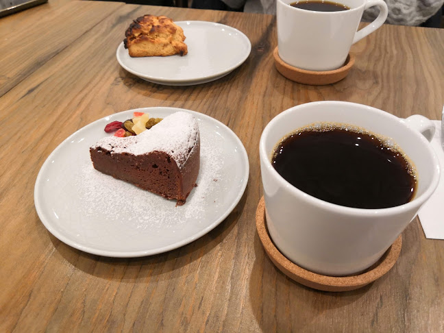 〒182-0024 東京都調布市布田５丁目１−１