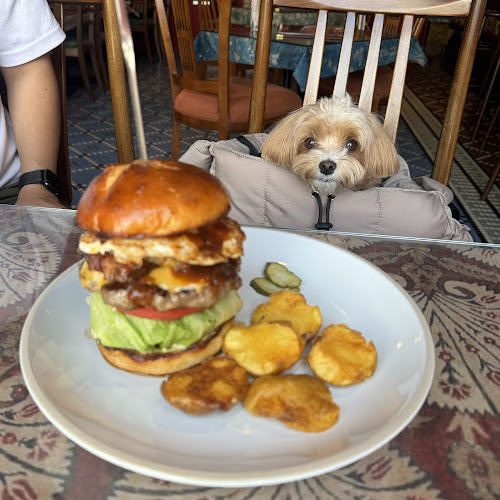 Comentarii opinii despre OVERWHELM HAMBURGER and BAR STAND