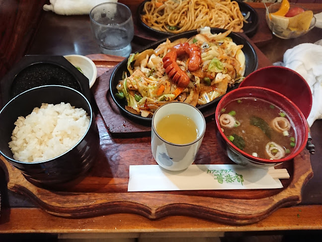 カフェテラス 薔薇都