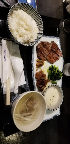 Opinii despre 炭焼牛たん東山 沖縄リウボウ店 în 那覇市 - 飲食業