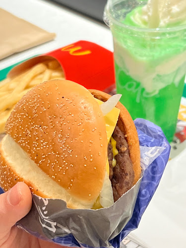 マクドナルド 天神橋筋六丁目店 - 飲食業