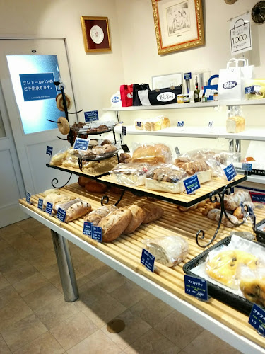 Opinii despre ブレドール 葉山ステーション店 în 葉山町 - 飲食業