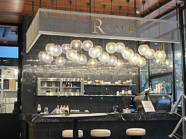 〒153-0061 東京都目黒区中目黒１丁目９−３