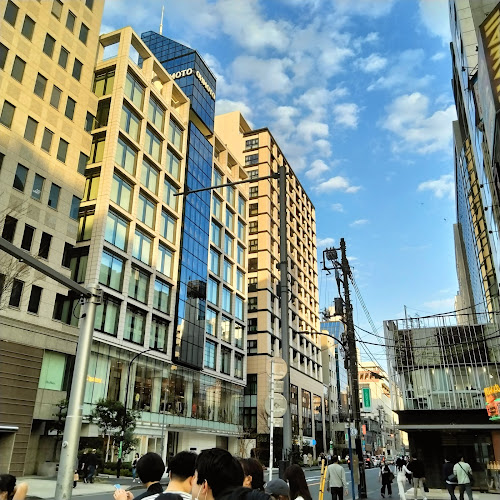 〒107-0062 東京都港区南青山５丁目１０−２１