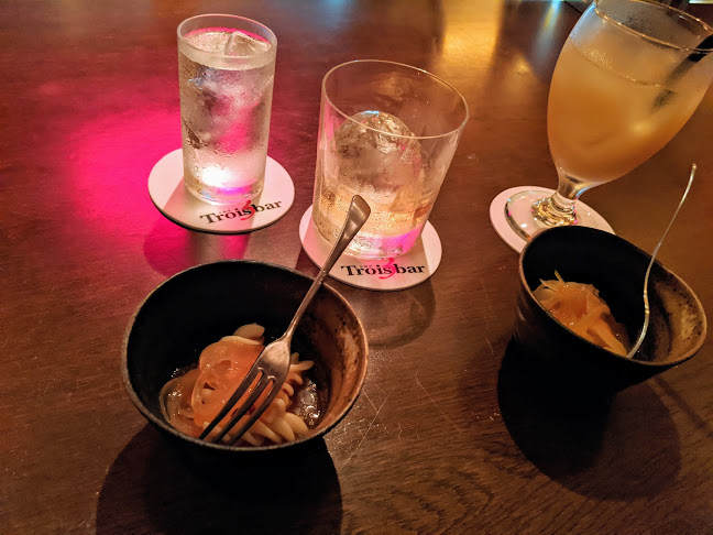 Comentarii opinii despre トロワバー