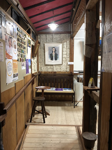 Comentarii opinii despre ギャラリーカフェ「直立猿人」