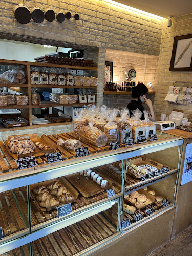 〒905-0009 沖縄県名護市宇茂佐の森４丁目２−１１