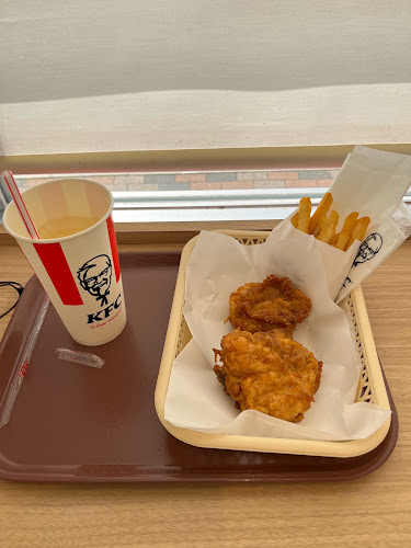 Opinii despre ケンタッキーフライドチキンカナートモール伏見店 în 京都市 - 飲食業