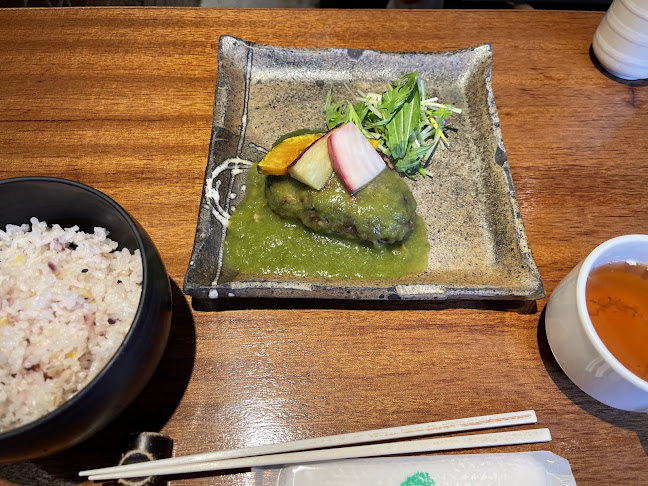 〒330-0854 埼玉県さいたま市大宮区桜木町２丁目１９１−７ ｑｕａｔｒｅ ｃａｆｅ