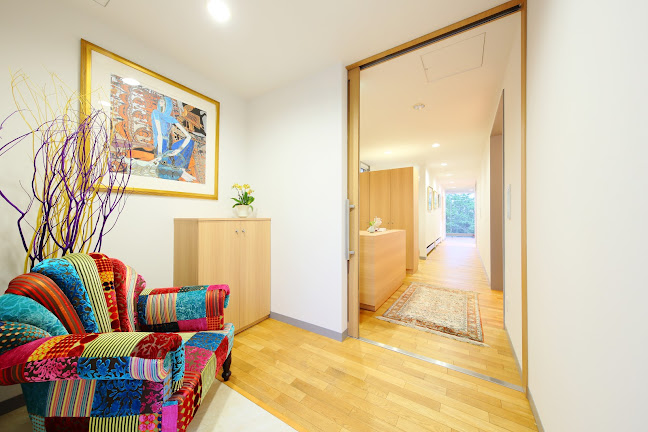 〒005-0040 北海道札幌市南区藻岩下２丁目２−２５