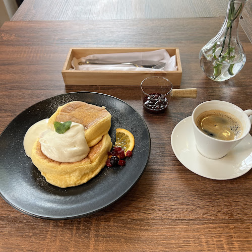 Opinii despre nini cafe în 富山市 - 飲食業