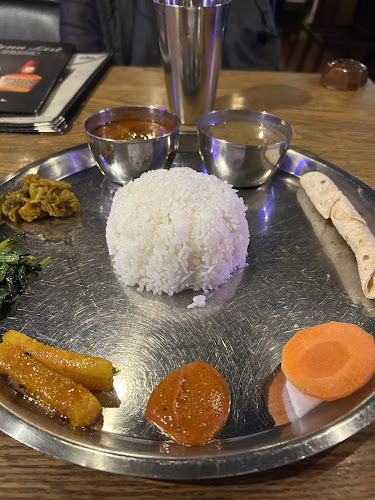 カスタマンダップ - 飲食業