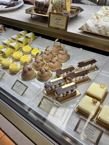 Opinii despre ラトリエ ドゥ アンティーク în 横浜市 - 飲食業