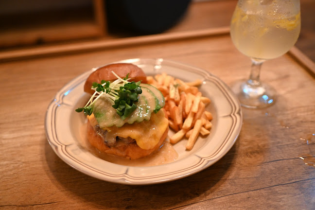 KAKUMEI Burger&Café - 飲食業