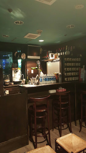 High Spirits Bar - 飲食業