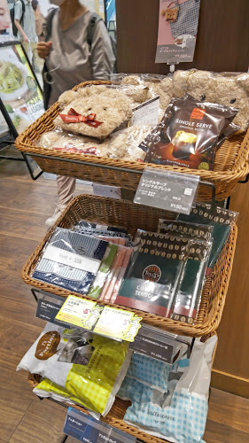 Comentarii opinii despre タリーズコーヒー シャポー本八幡西口店