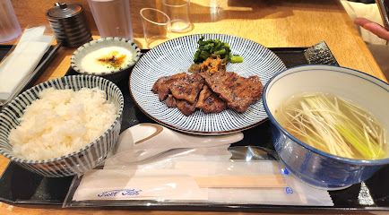 炭焼牛たん東山 沖縄リウボウ店