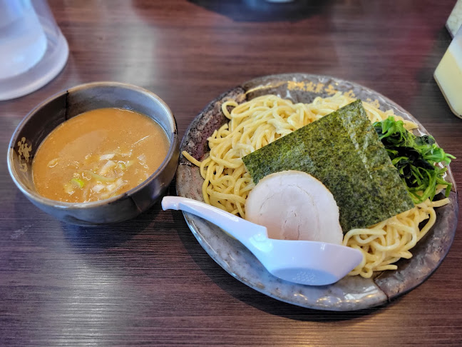 Opinii despre 横浜家系ラーメン厚木インター魂心家 în 厚木市 - 飲食業