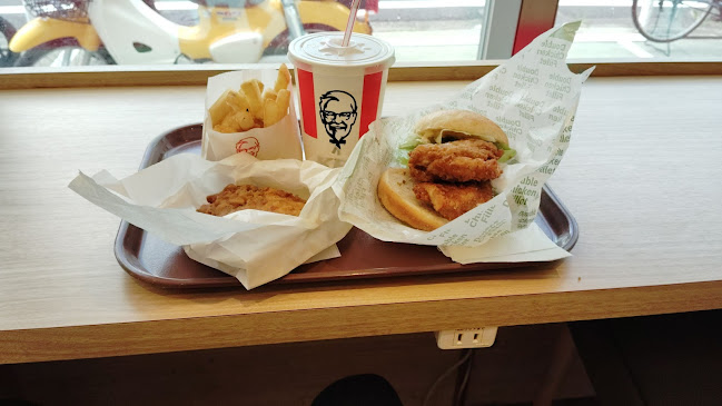 Opinii despre ケンタッキーフライドチキンカナートモール伏見店 în 京都市 - 飲食業