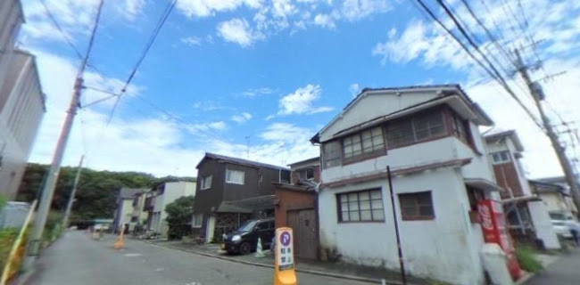 〒810-0044 福岡県福岡市中央区六本松１丁目３−１７